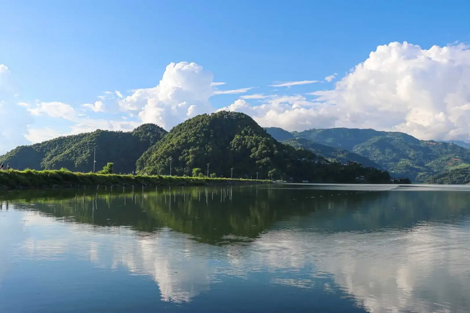 Begnas Taal